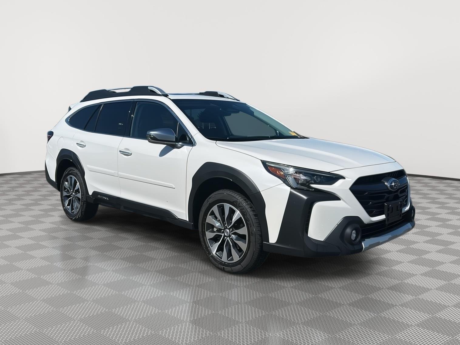 2025 Subaru Outback Touring's photo