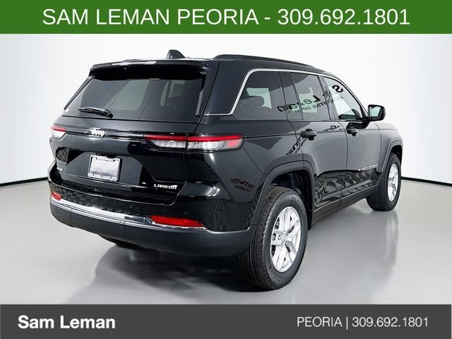 New 2026 Diamond Black Crystal Pearlcoat Jeep Laredo X image 7
