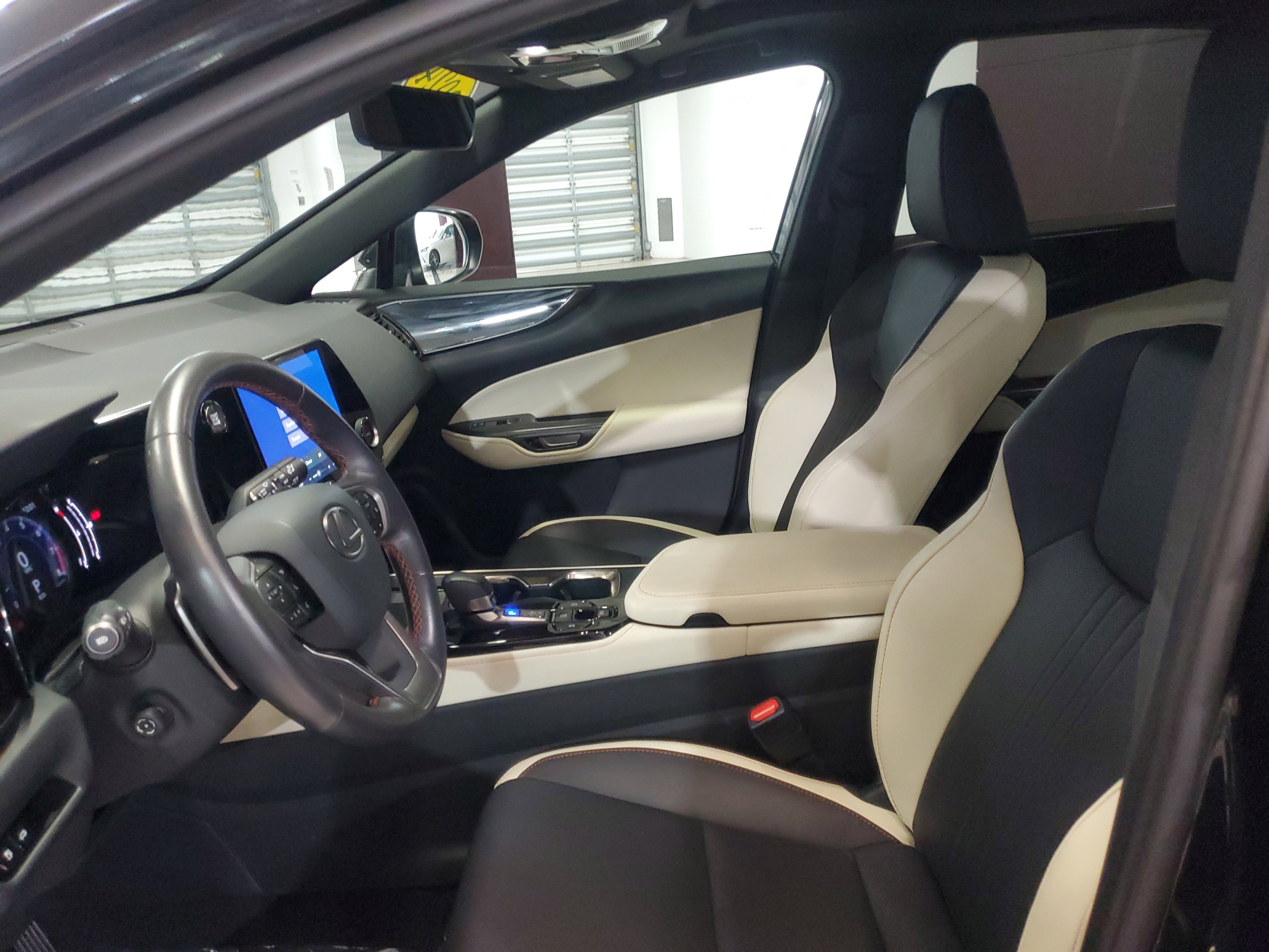 Used 2024  Lexus NX 250 Premium image 17