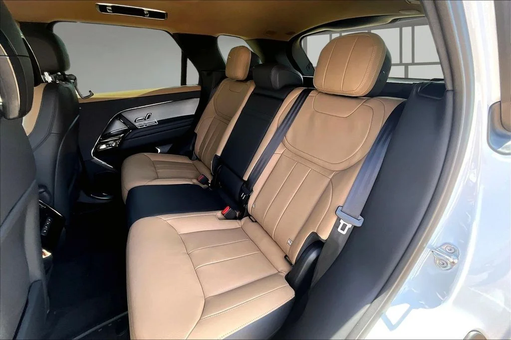 New 2026 White Land Rover Dynamic SE image 10