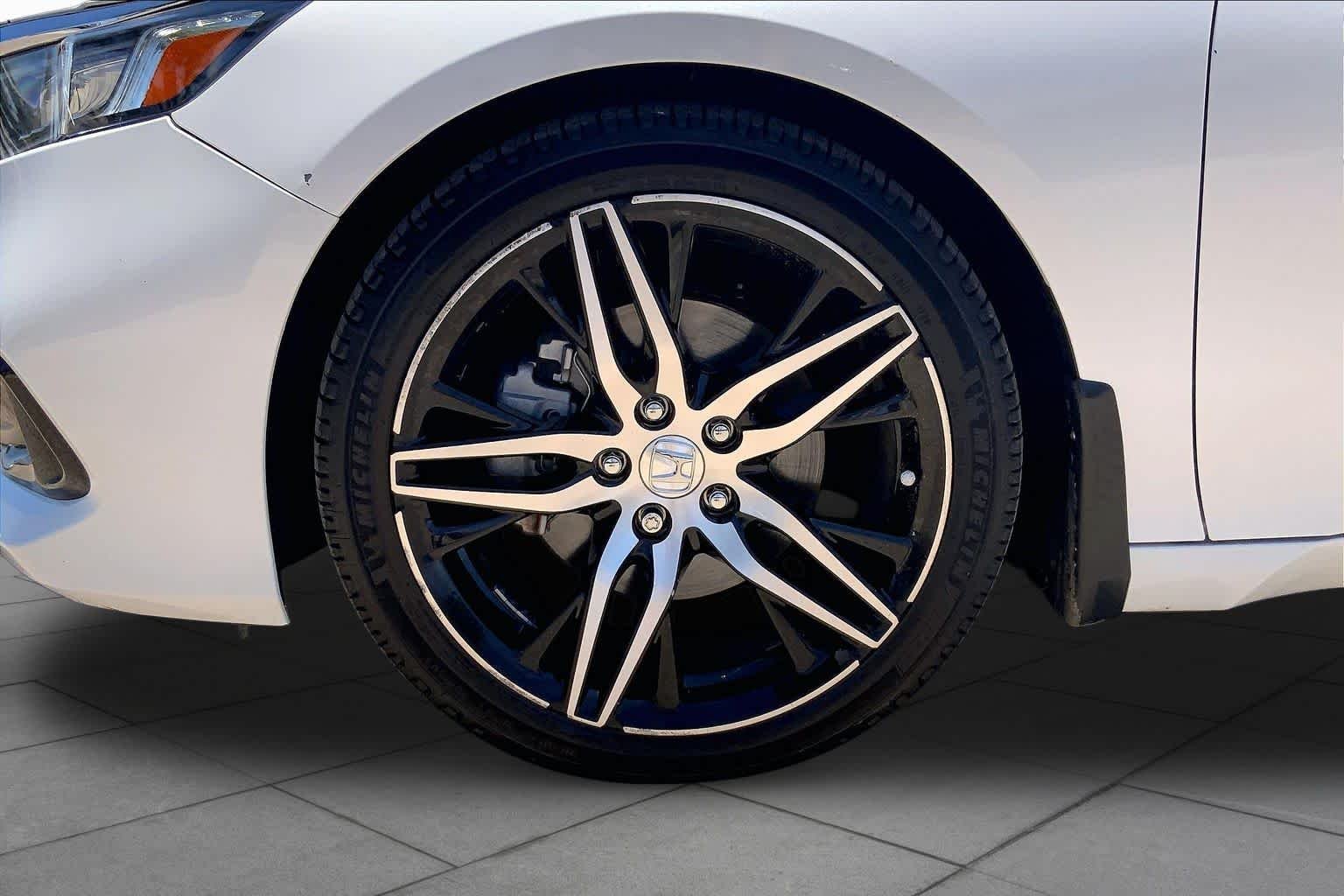 Used 2021 Platinum White Pearl Honda Touring image 11