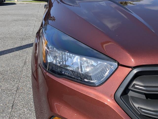 Used 2018 Red Ford S image 9
