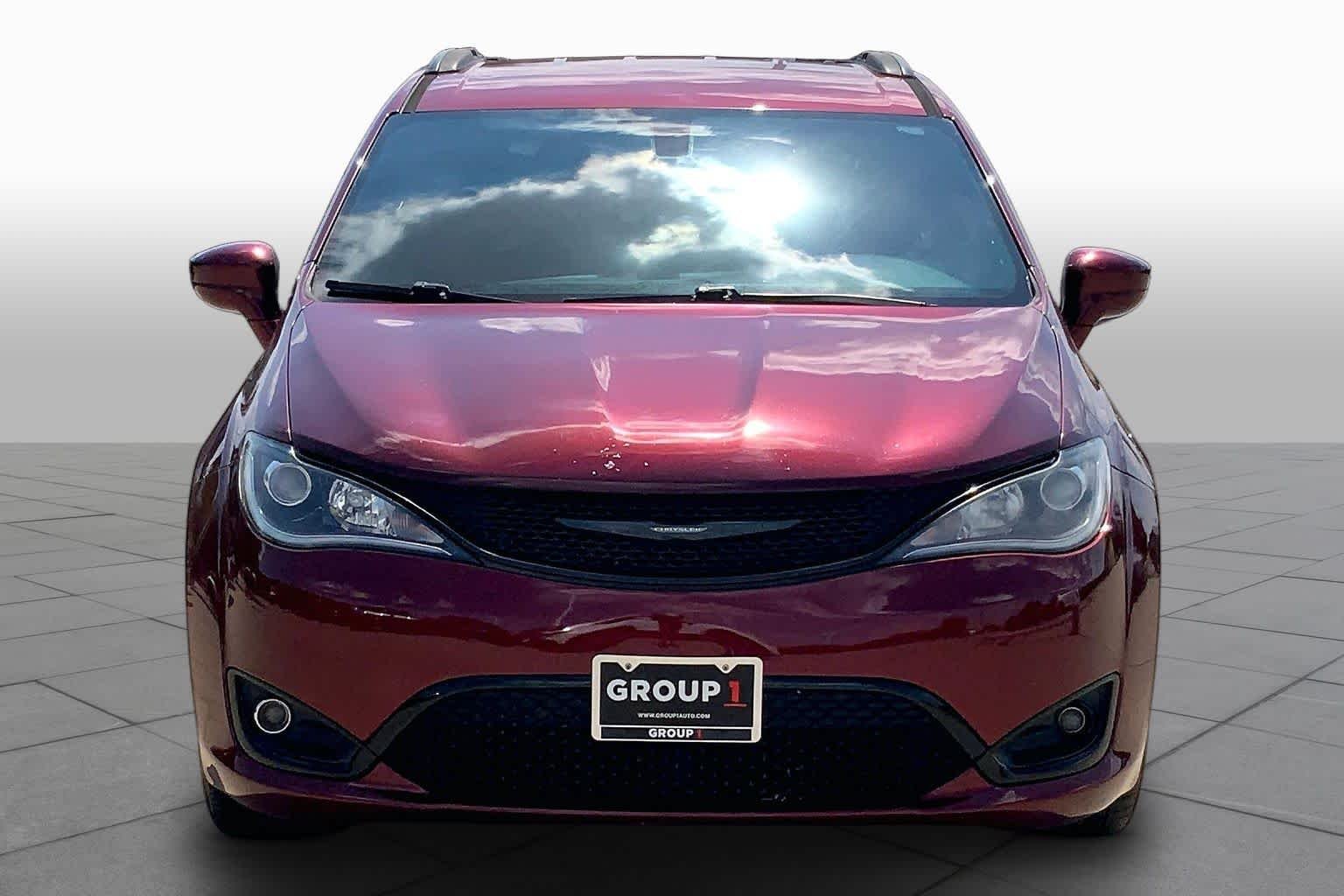 Used 2020 Velvet Red Pearlcoat Chrysler Touring L image 4