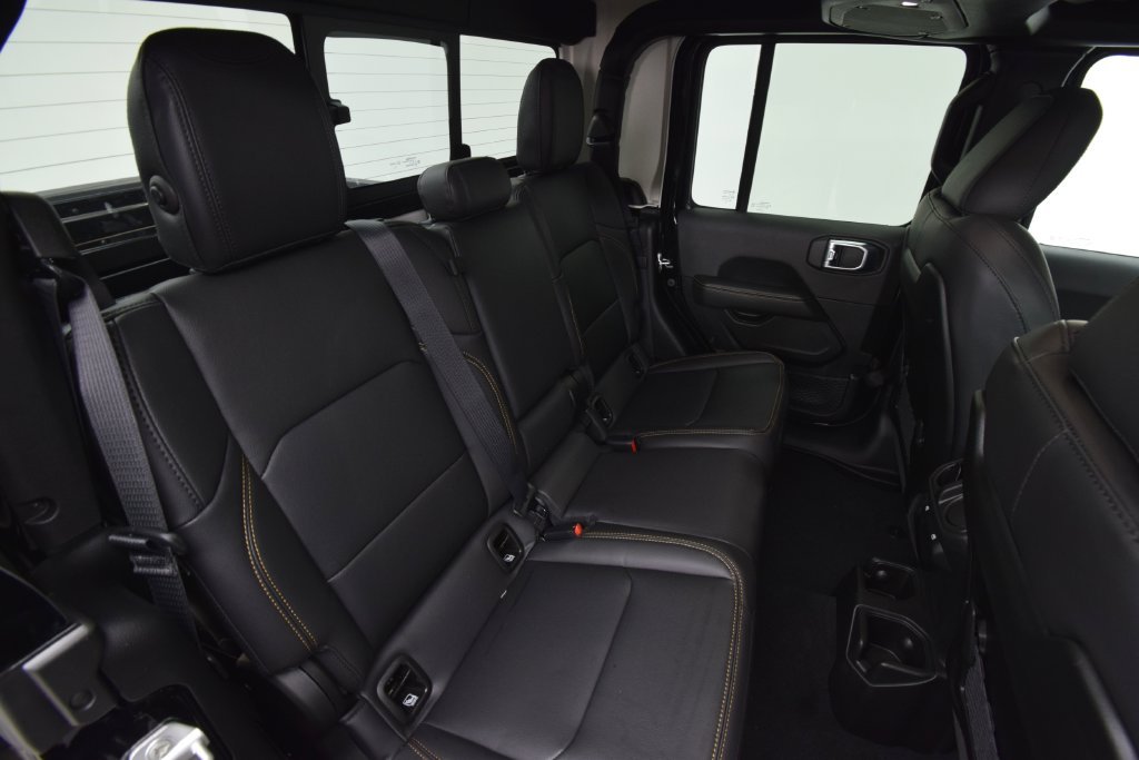 New 2026 Black Clear-Coat Exterior Paint Jeep Sahara image 19