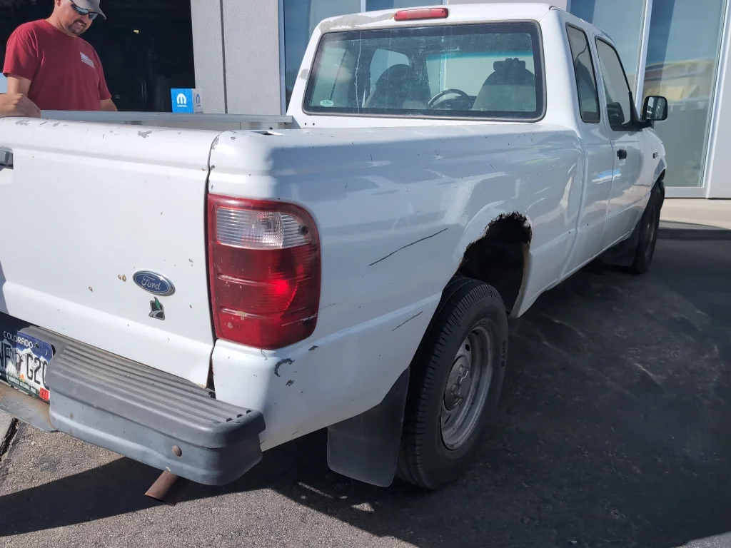 Used 2001 White Ford  image 4