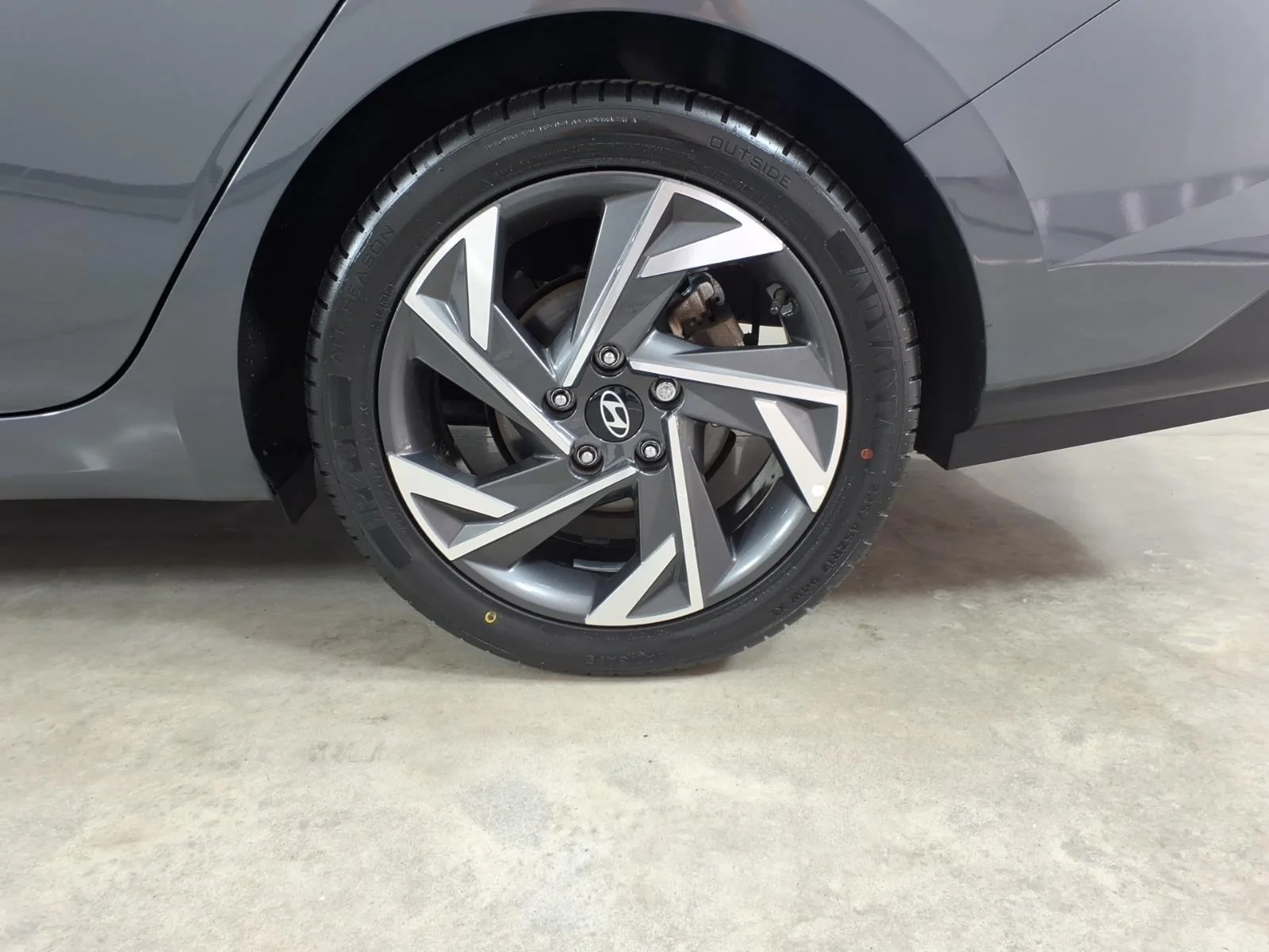 Used 2024 Ecotronic Gray Hyundai Limited image 17