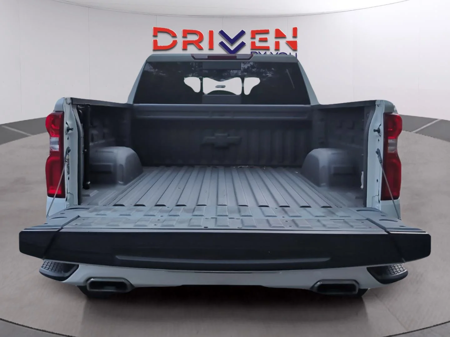 Used 2022 Summit White Chevrolet RST image 9