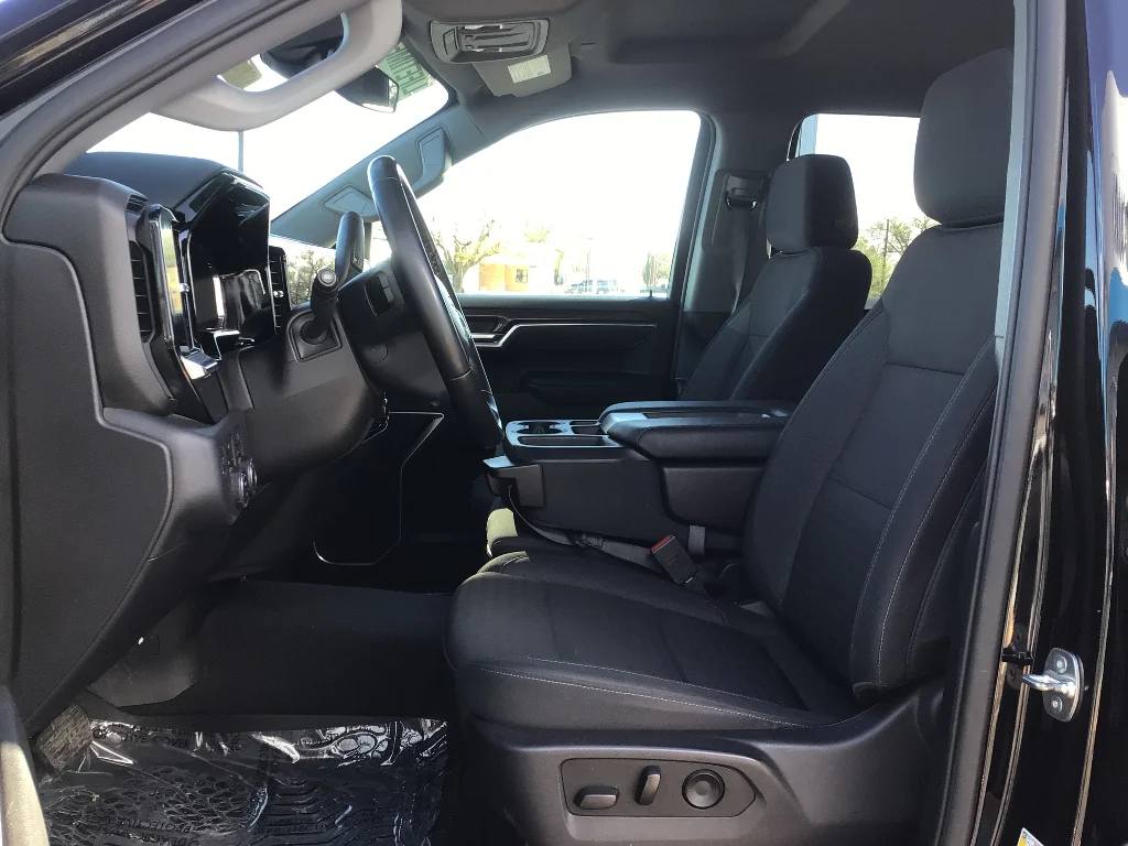 Used 2025 Black Chevrolet LT image 10