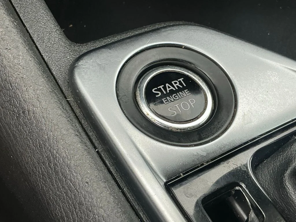 Used 2022 Gray Nissan SV image 27