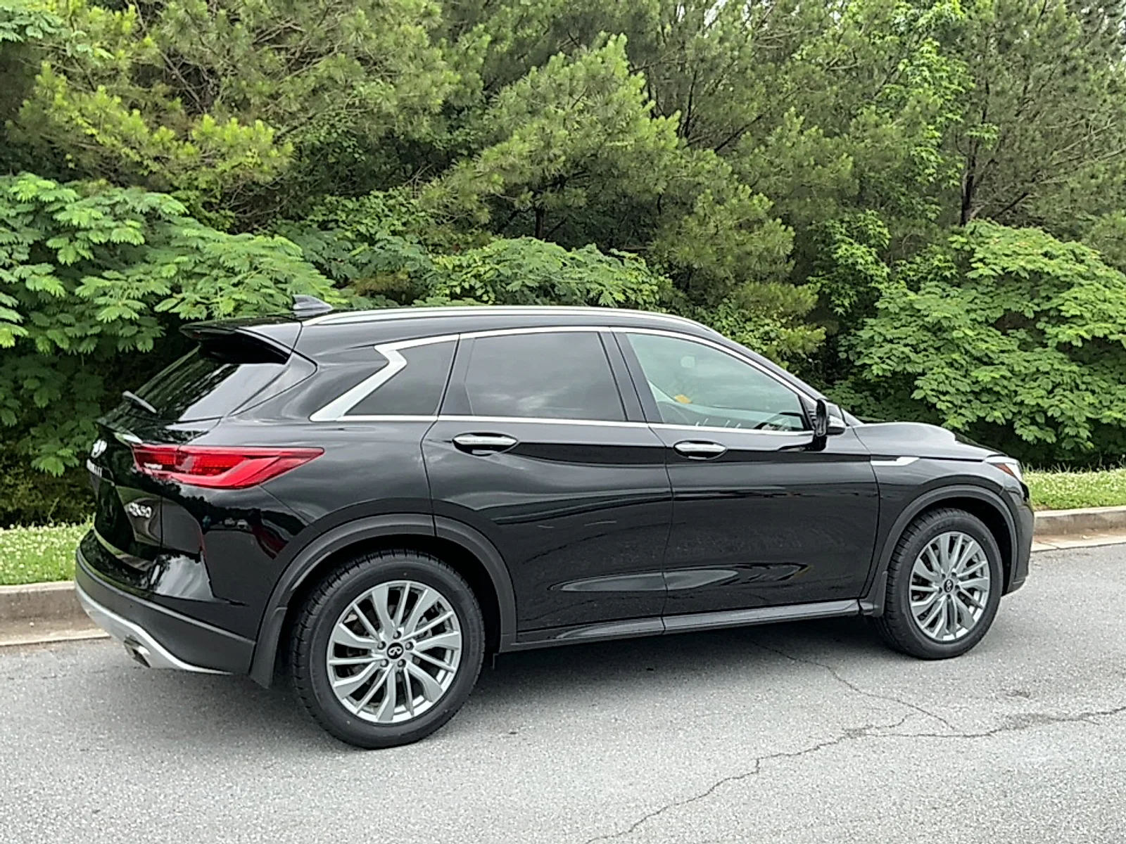 Used 2023 Black Obsidian INFINITI LUXE image 2