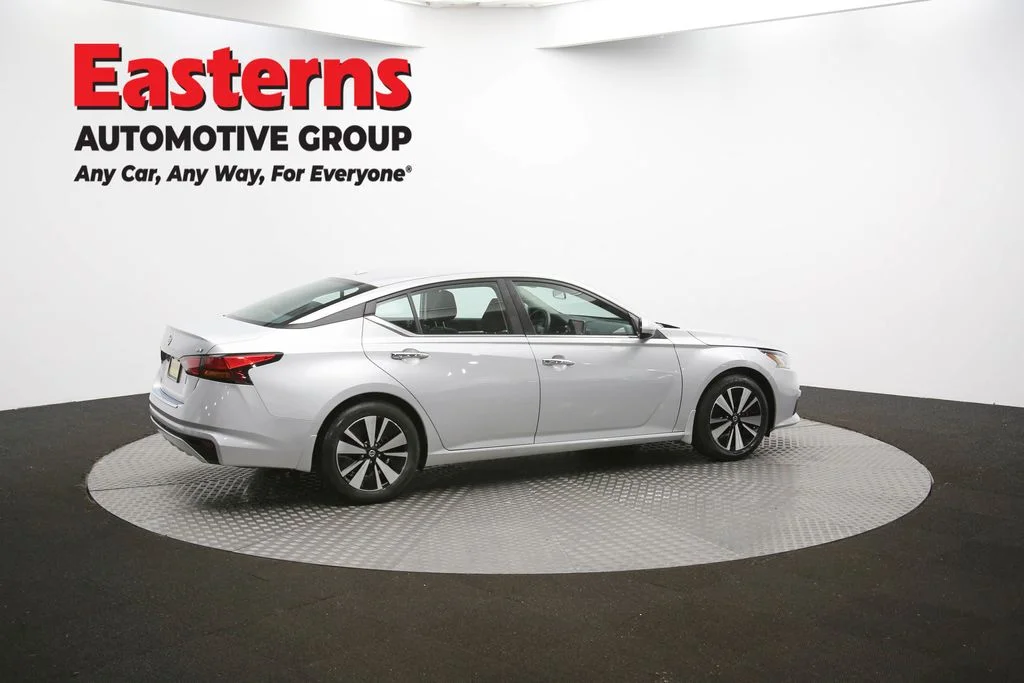 Used 2022 Silver Nissan 2.5 SV image 42