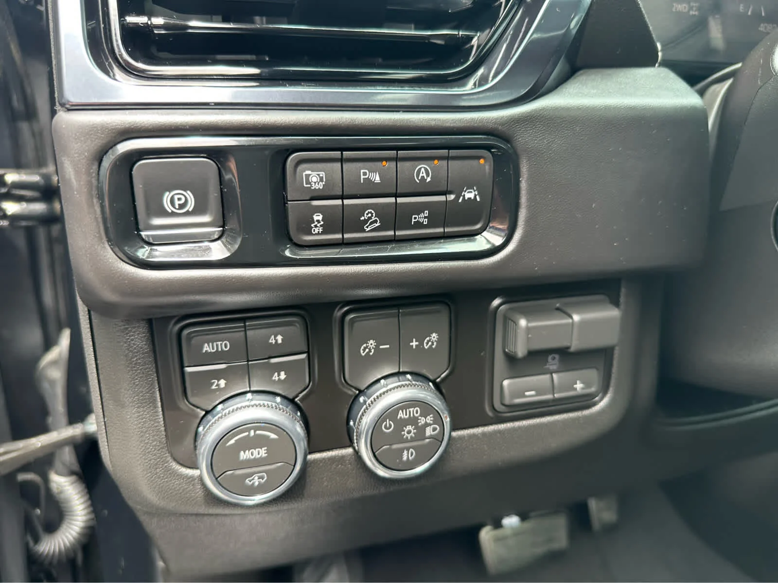 Used 2026 Onyx Black GMC AT4 Ultimate image 18