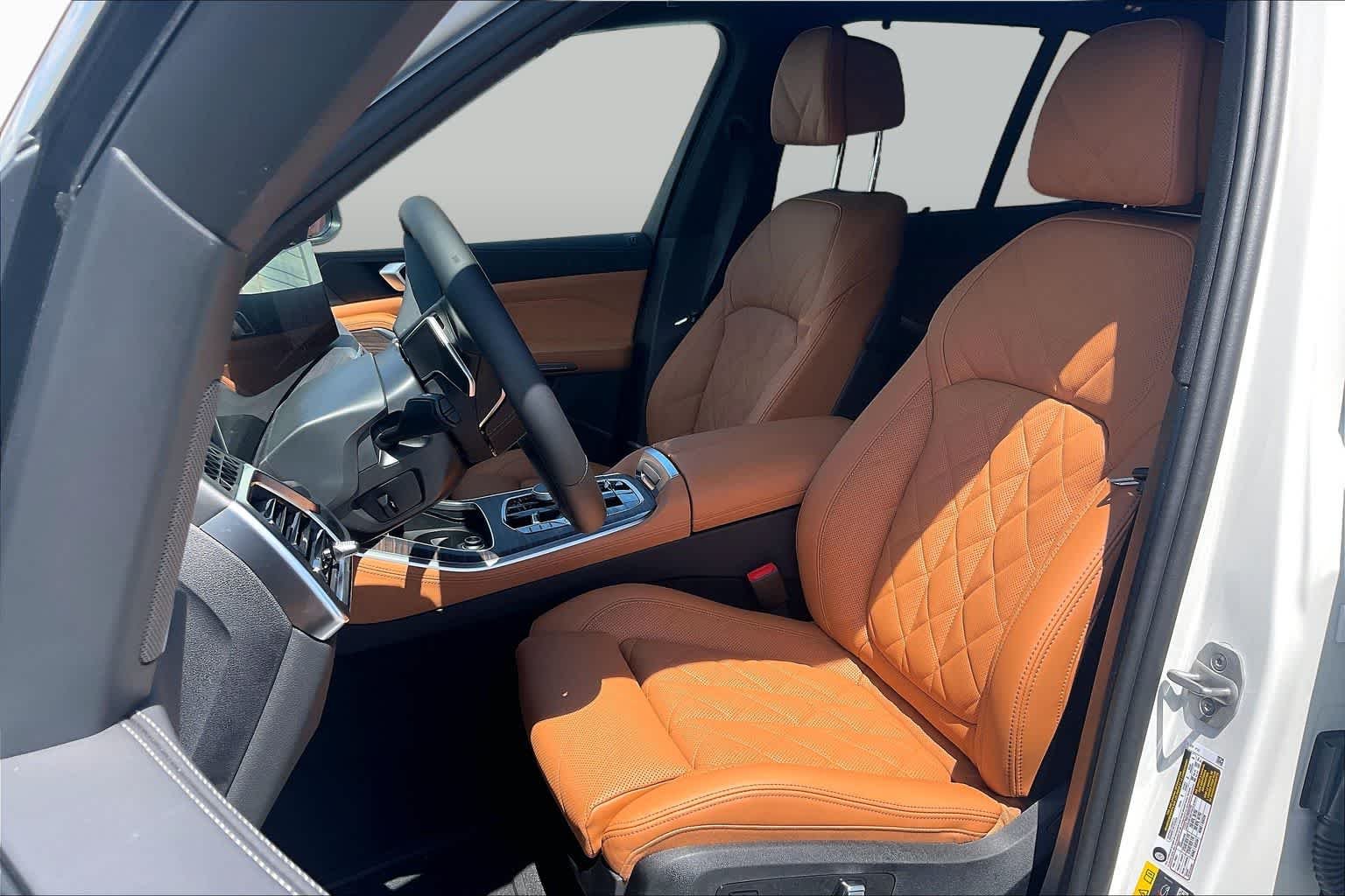 New 2026 Mineral White Metallic BMW xDrive50e image 7