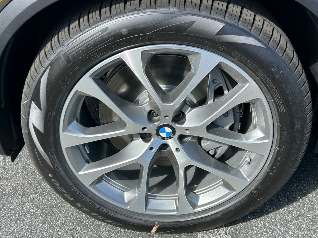 New 2026 Manhattan Green Metallic BMW xDrive50e image 9