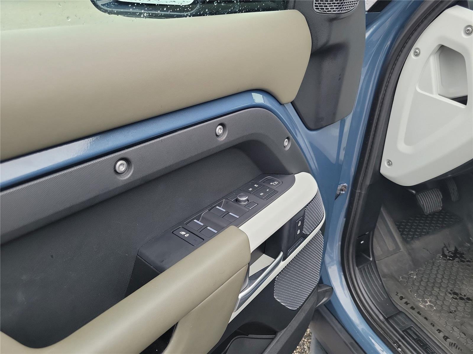 Used 2020 Fuji White Land Rover HSE image 12