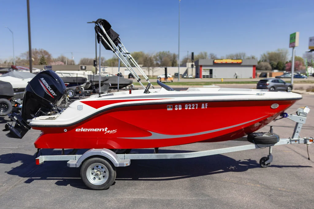 Used 2023  Bayliner  image 2