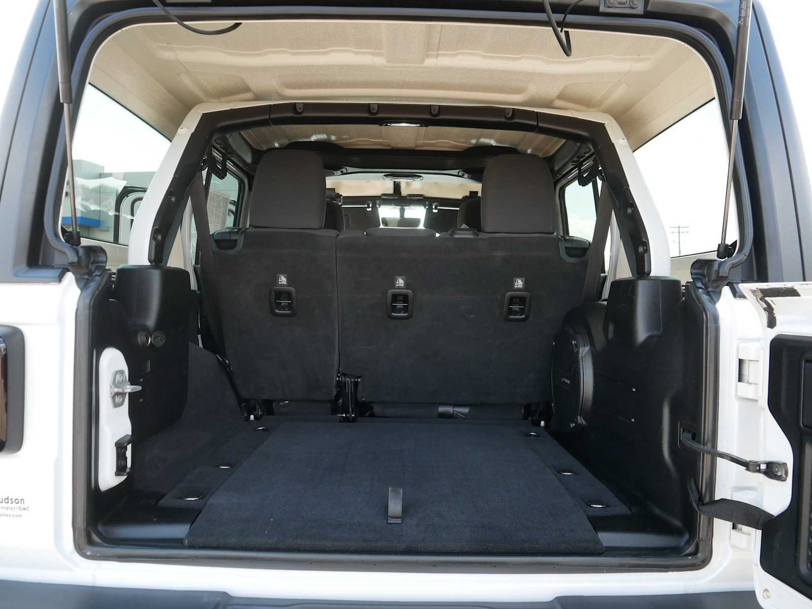 Used 2018 Bright White Jeep Sahara image 18