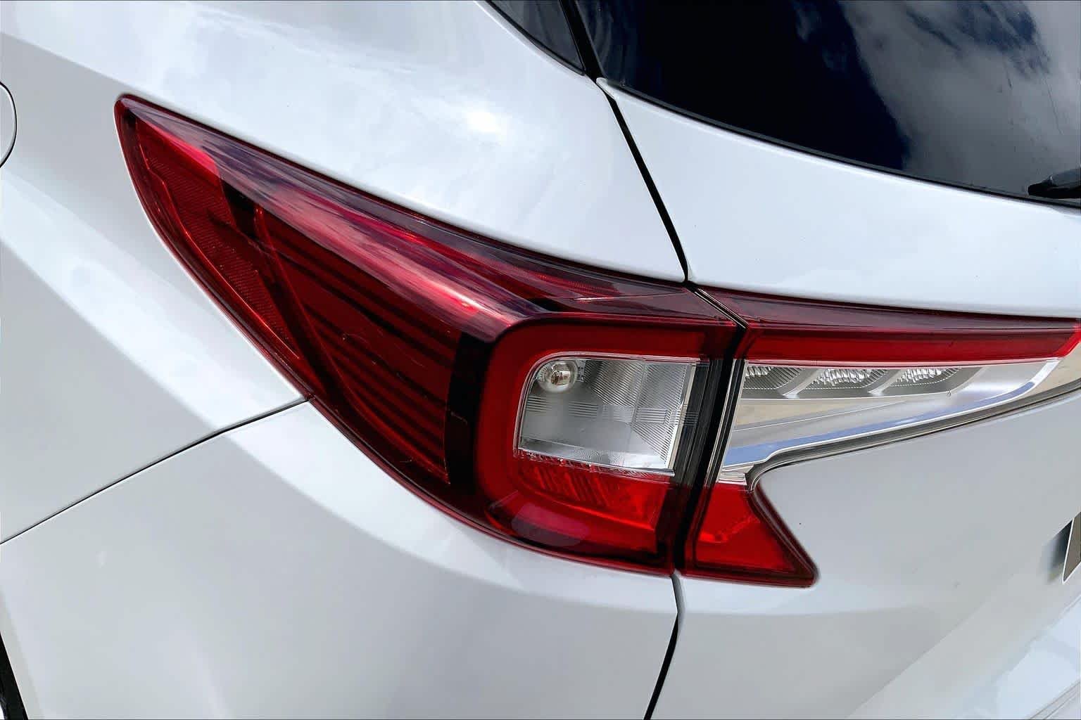 Used 2024 Platinum White Pearl Acura  image 27
