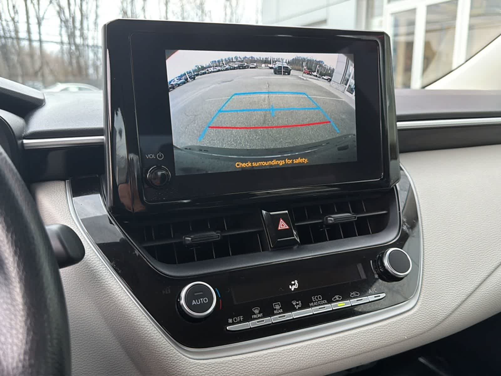 2023 Toyota Corolla LE - Photo 18