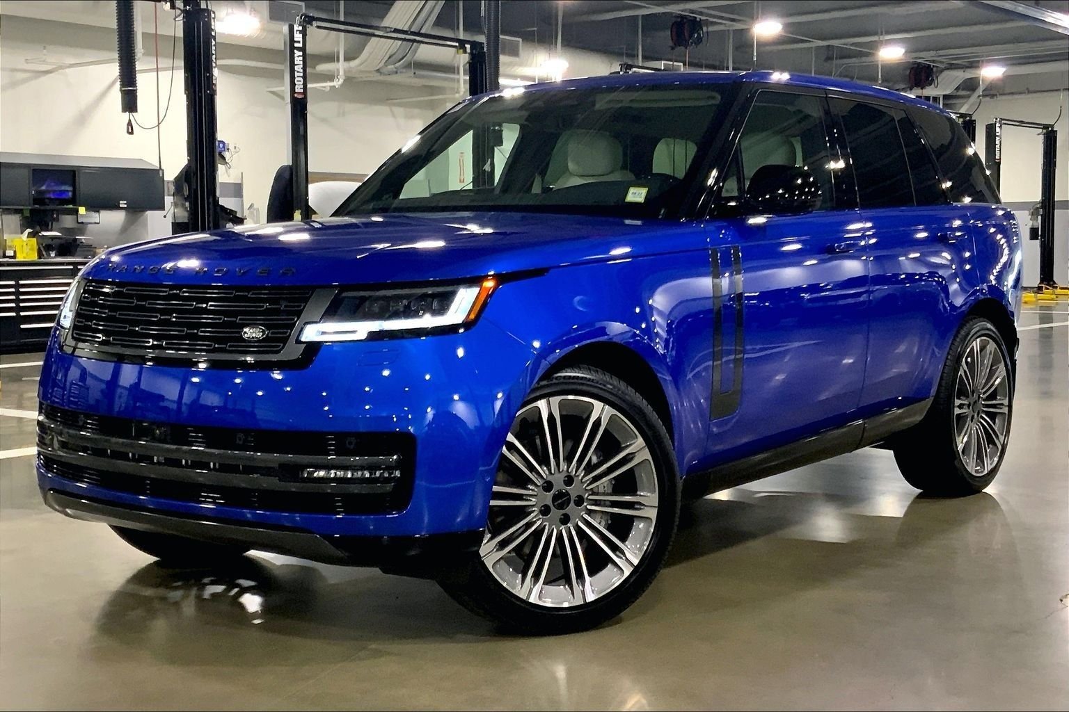 New 2026 Velocity Blue Land Rover SE image 1