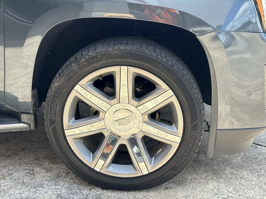 Used 2019 Gray Cadillac Luxury image 10