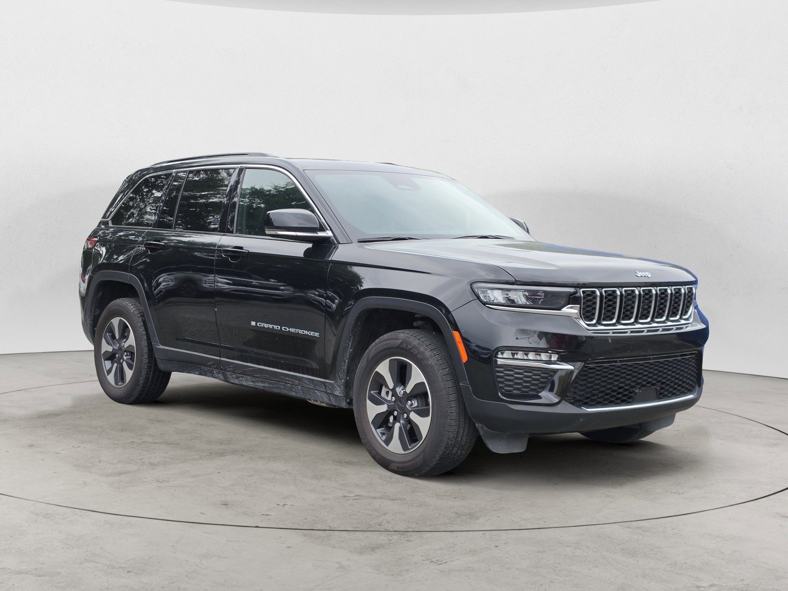 Used 2024 Diamond Black Crystal Pearlcoat Jeep 4xe image 2
