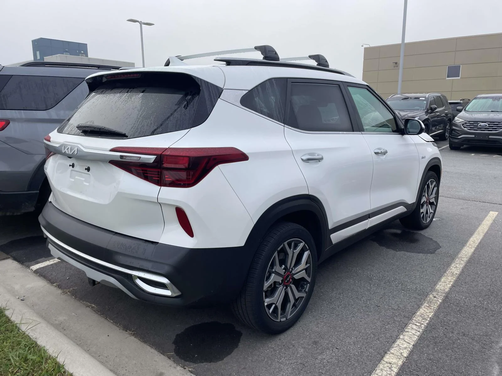 Used 2023 Snow White Pearl Kia SX image 4