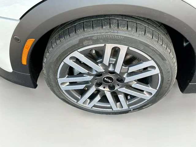 New 2026 White MINI Signature Plus image 24