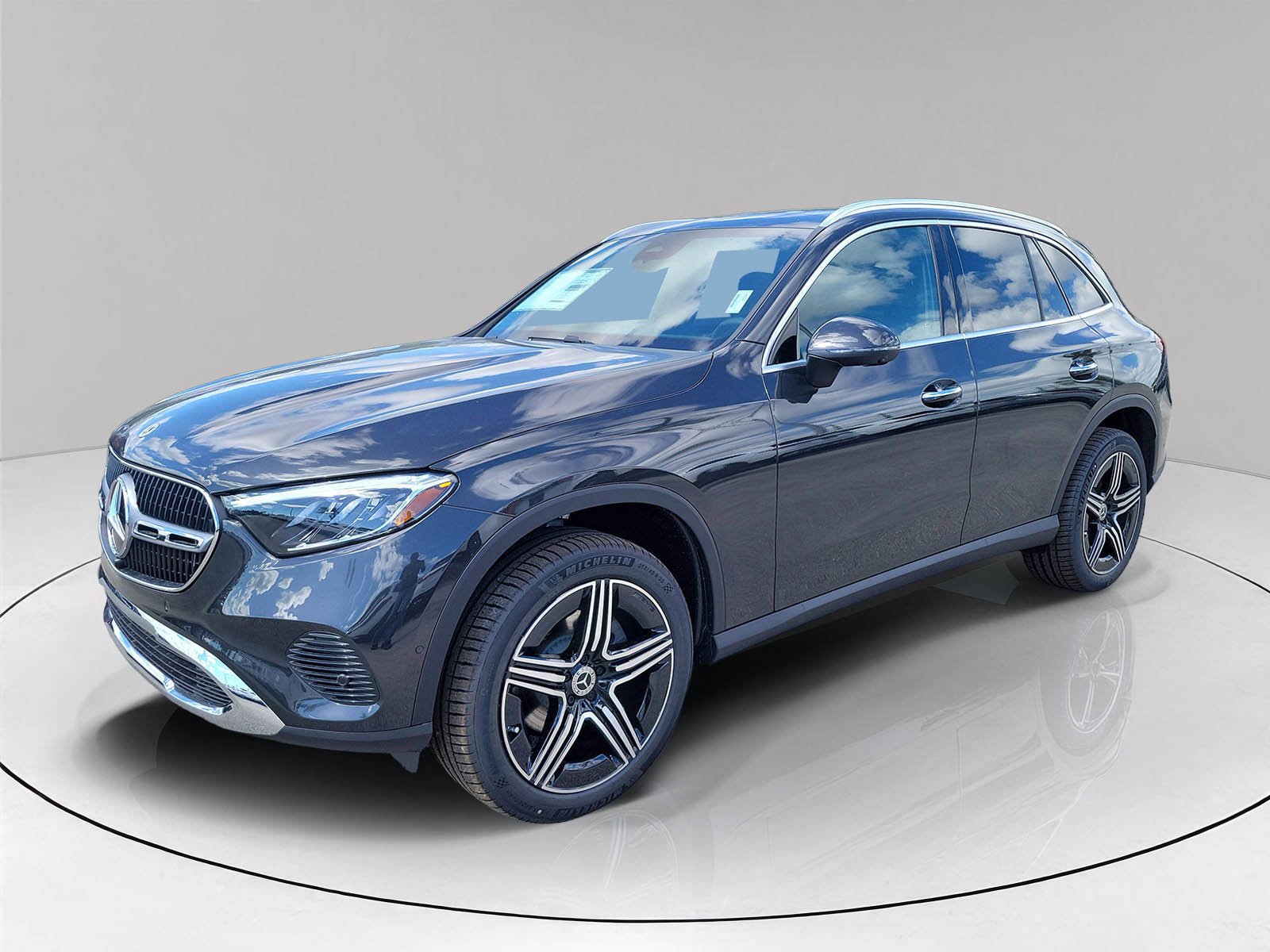 New 2026 Graphite Grey Metallic Mercedes-Benz GLC 300 image 3