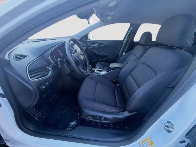 Used 2025 Summit White Chevrolet LT image 16