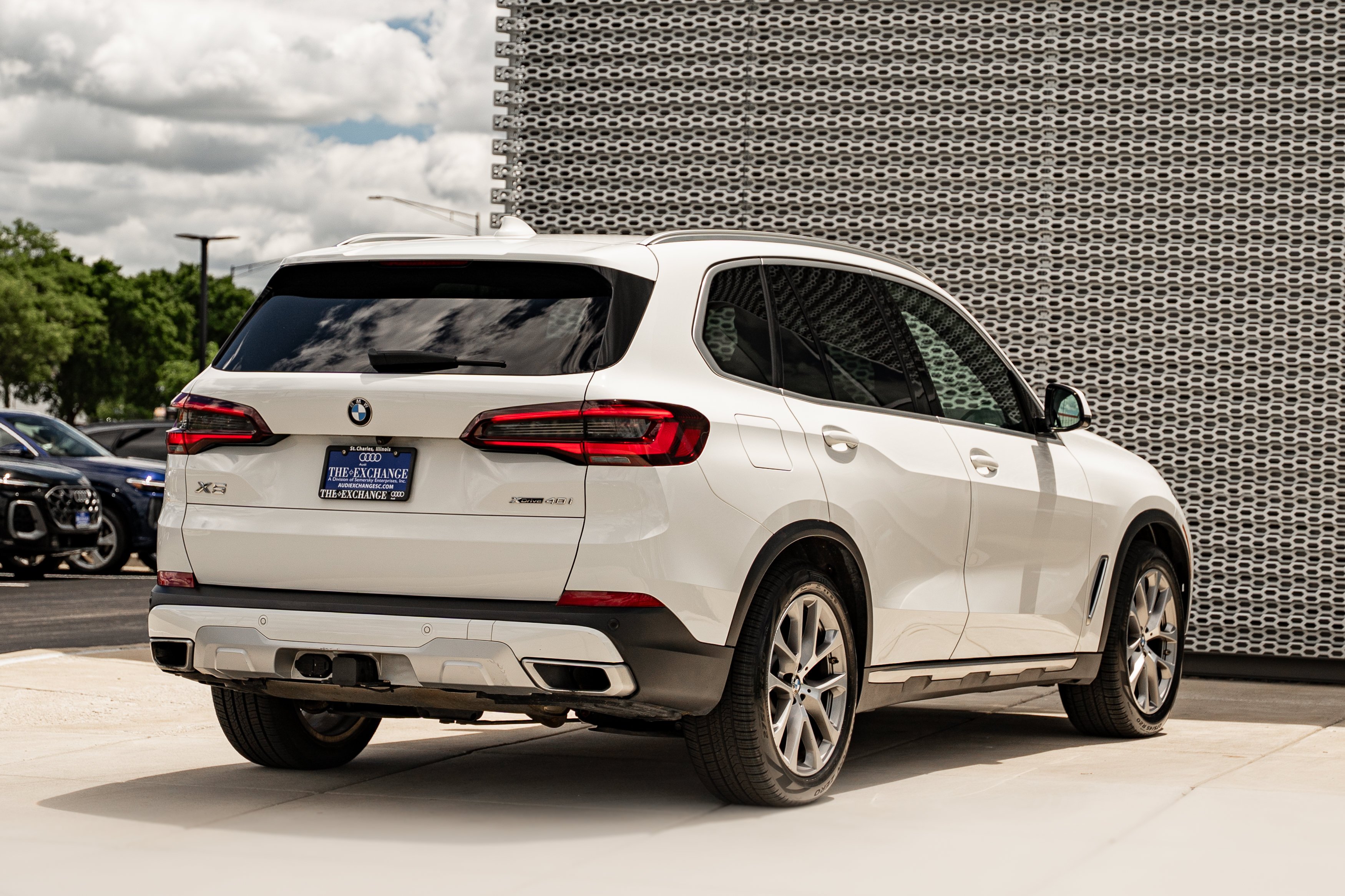 Used 2021 Alpine White BMW xDrive40i image 4