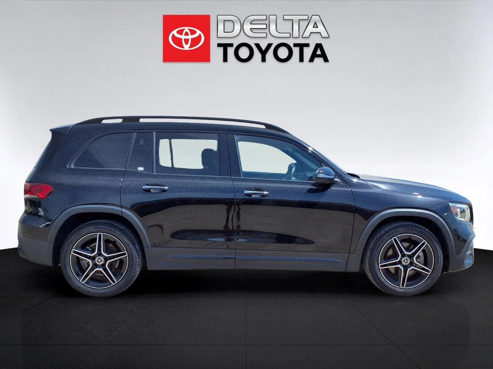 Used 2023 Night Black Mercedes-Benz GLB 250 image 6
