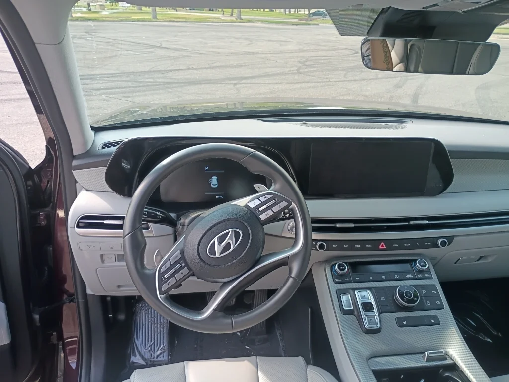 Used 2025  Hyundai SEL image 20