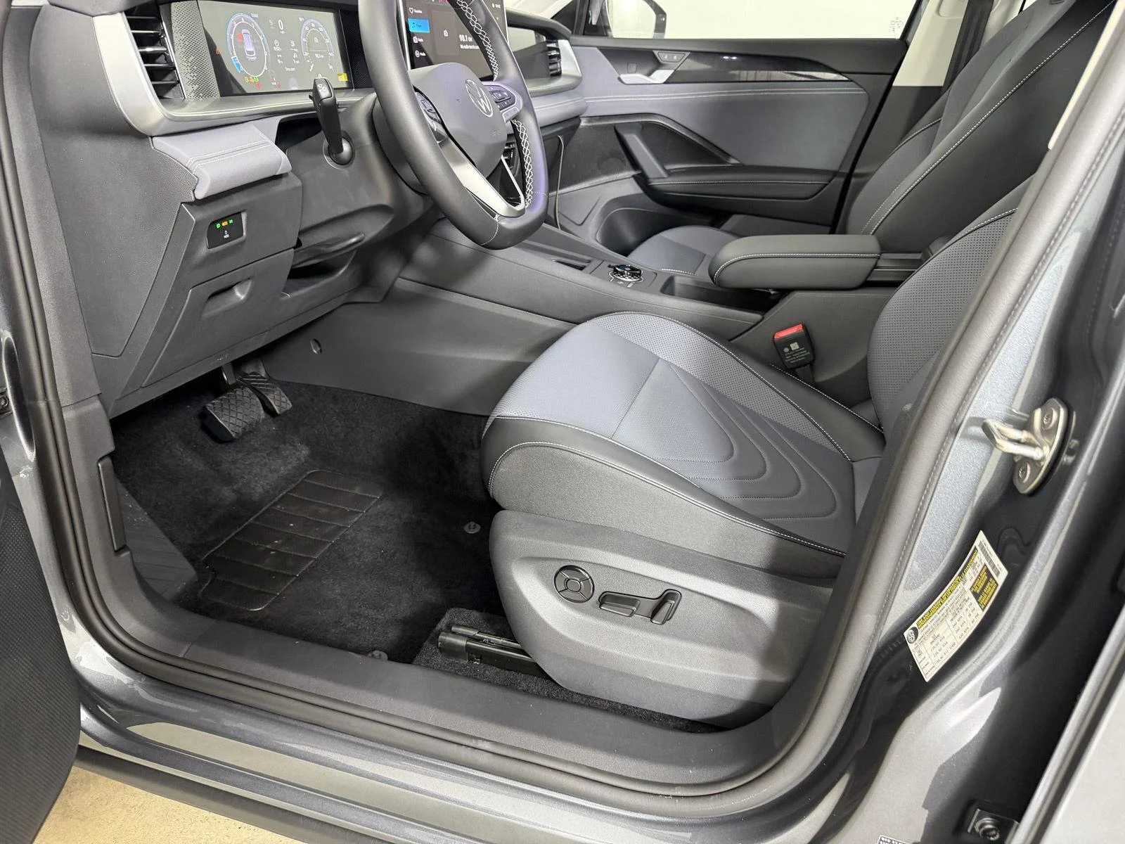 New 2026 Platinum Gray Metallic Volkswagen SE image 9