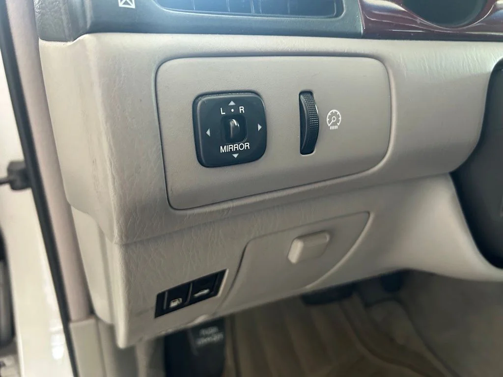 Used 2002  Lexus 300 image 41