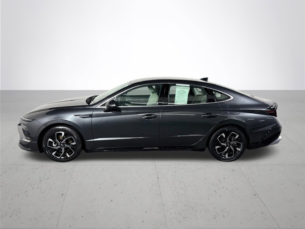 Used 2025 Gray Hyundai SEL image 9