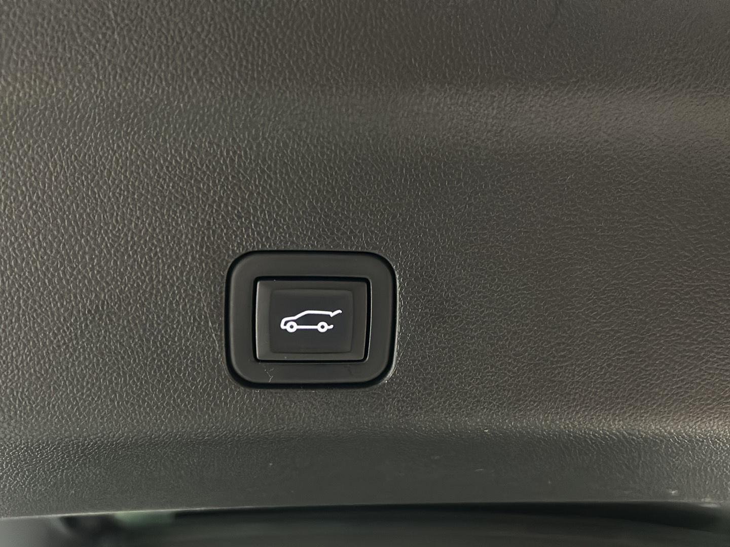Used 2023 Summit White Chevrolet Premier image 9