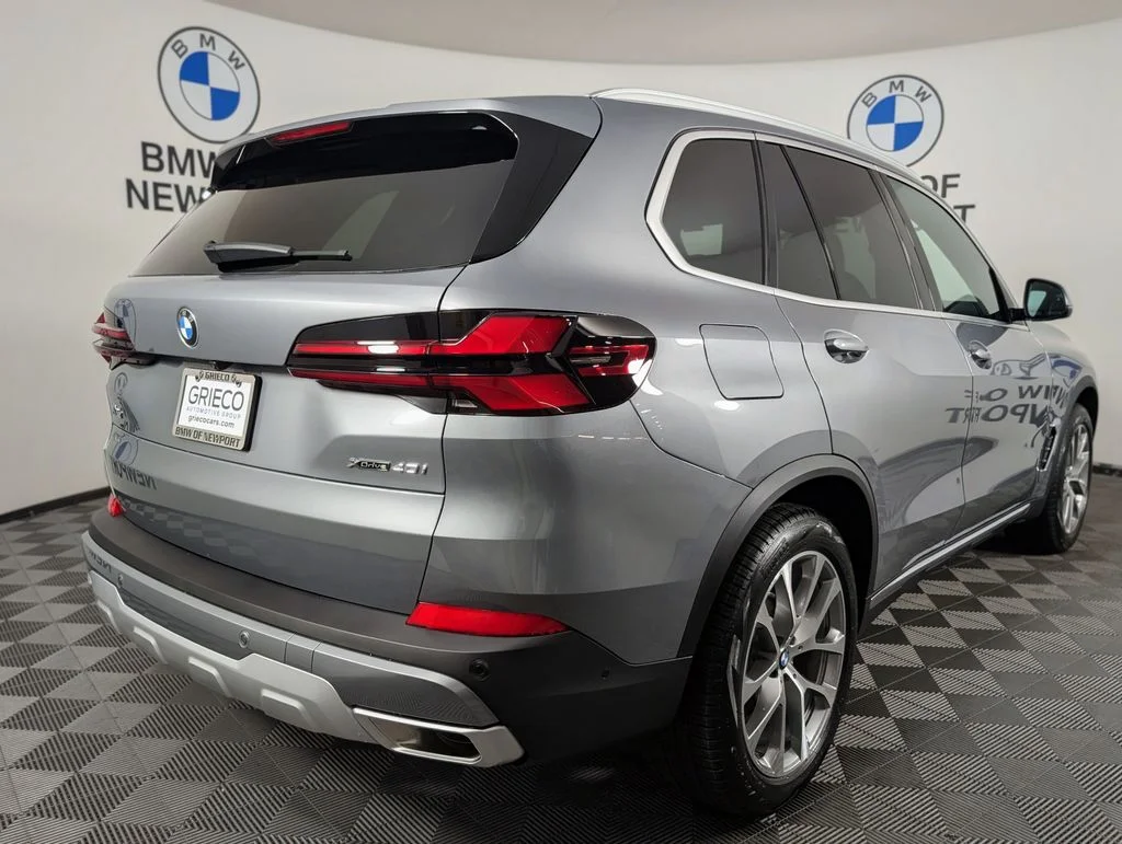 New 2026 Skyscraper Grey Metallic BMW xDrive40i image 6