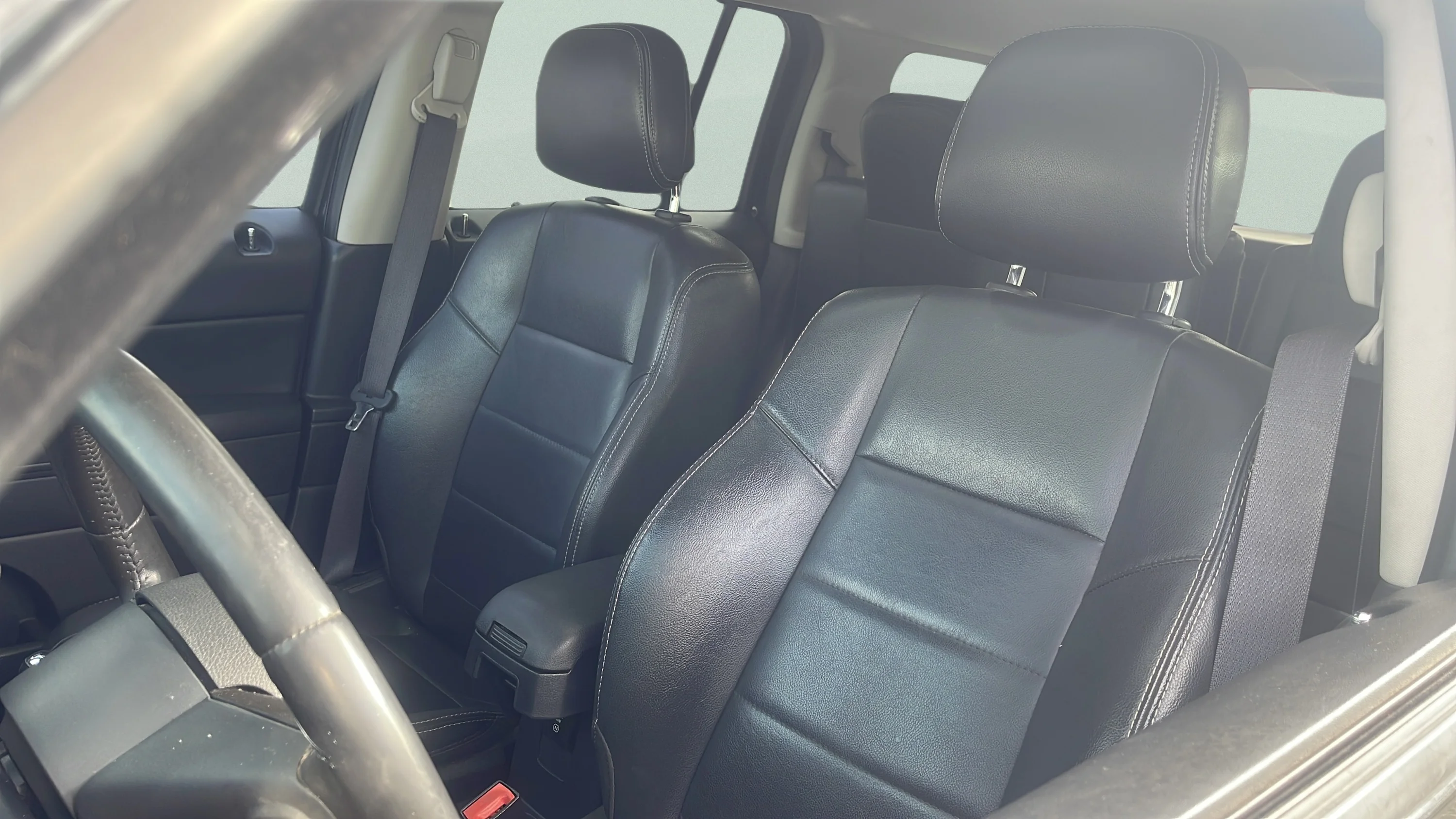 Used 2015 Black Jeep LATITUDE image 9