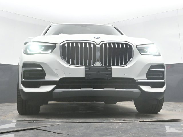 Used 2022 White BMW sDrive40i image 45