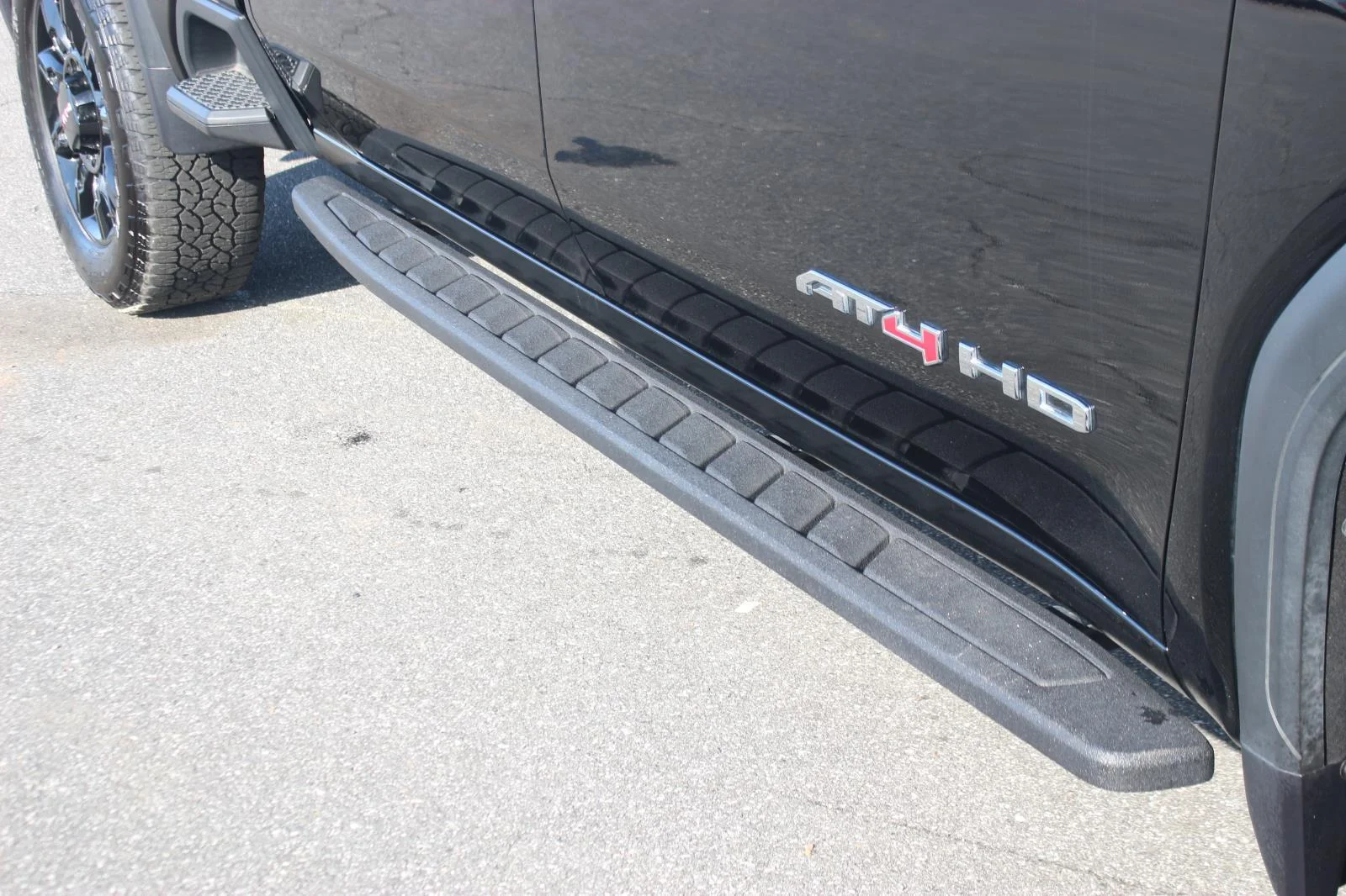 Used 2025 Onyx Black GMC AT4 image 10