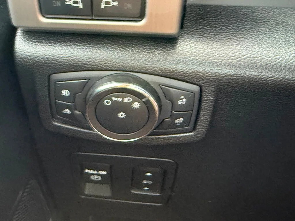 Used 2019 Red Ford Platinum image 20