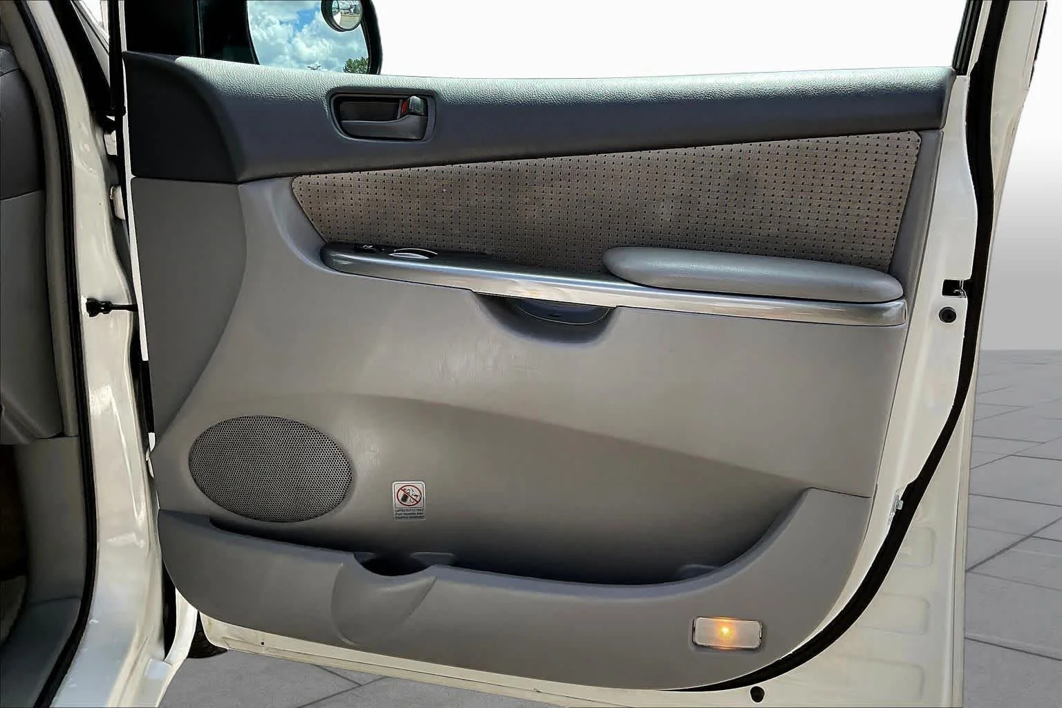 Used 2008 Natural White Toyota LE image 21