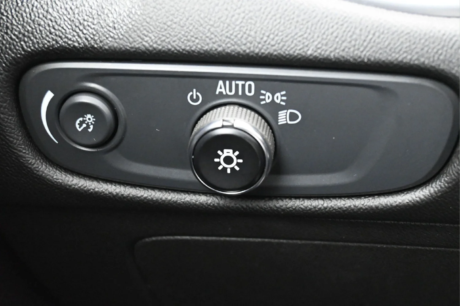 Used 2025 Sterling Gray Metallic Chevrolet 1LT image 16