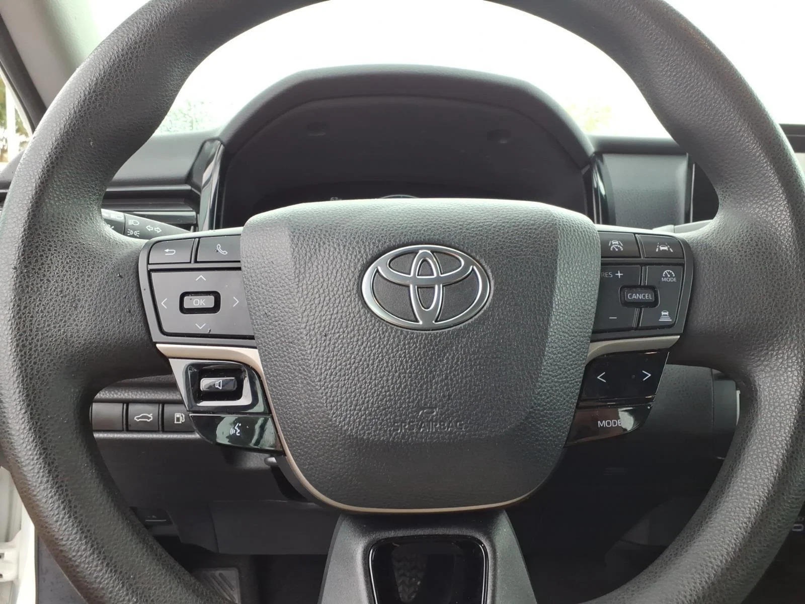 Used 2025  Toyota LE image 23