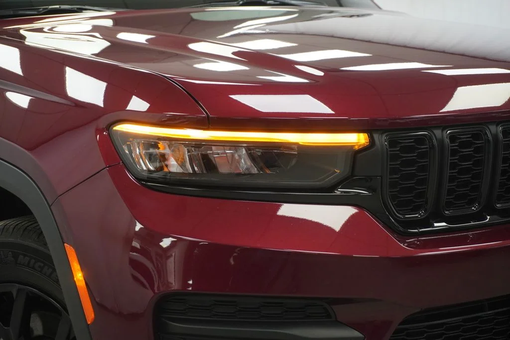Used 2025 Red Jeep Altitude X image 5