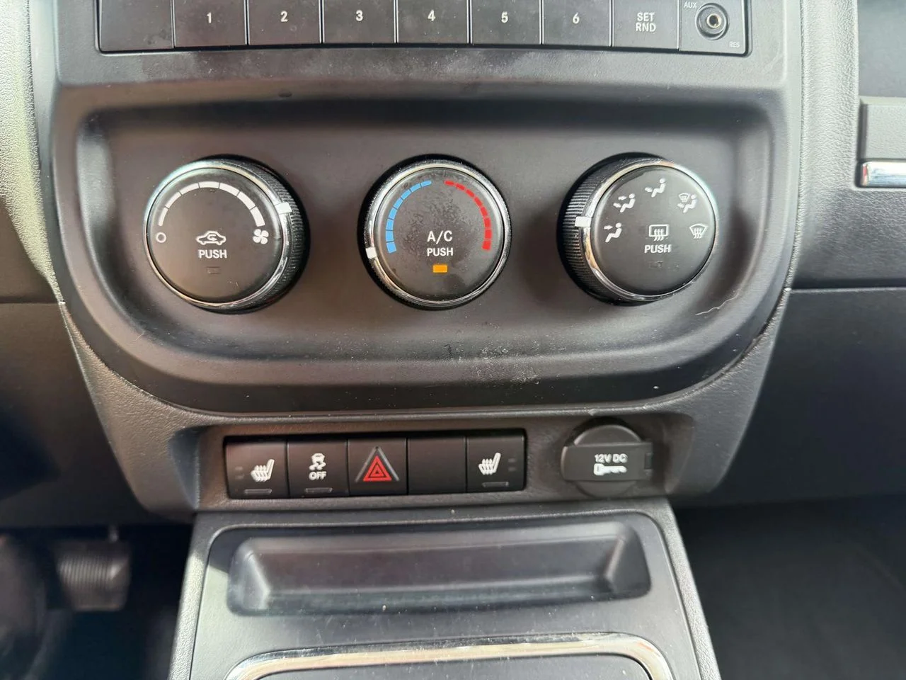Used 2015 Granite Crystal Metallic Clearcoat Jeep Latitude image 27