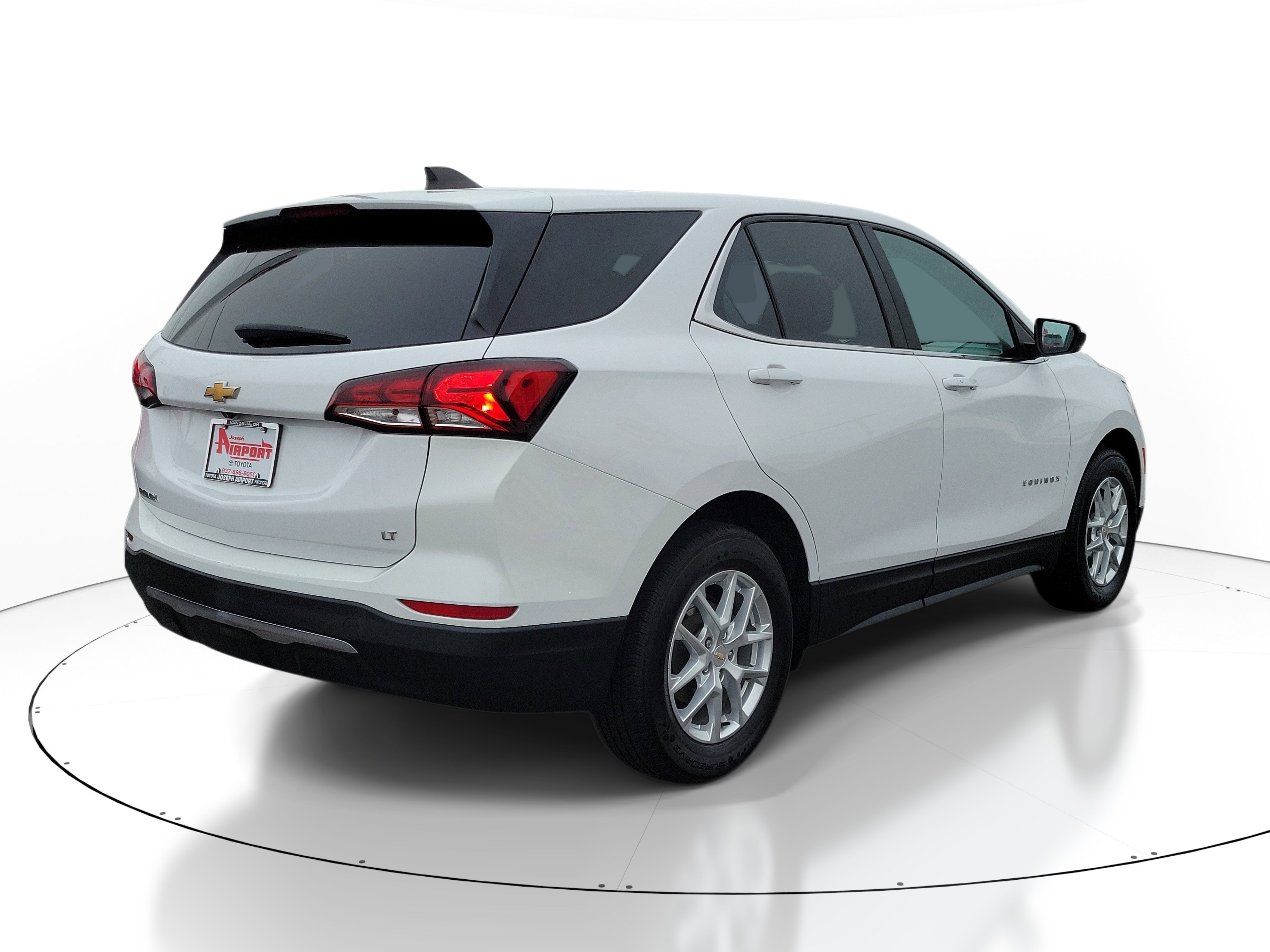 Used 2022 Summit White Chevrolet LT image 3