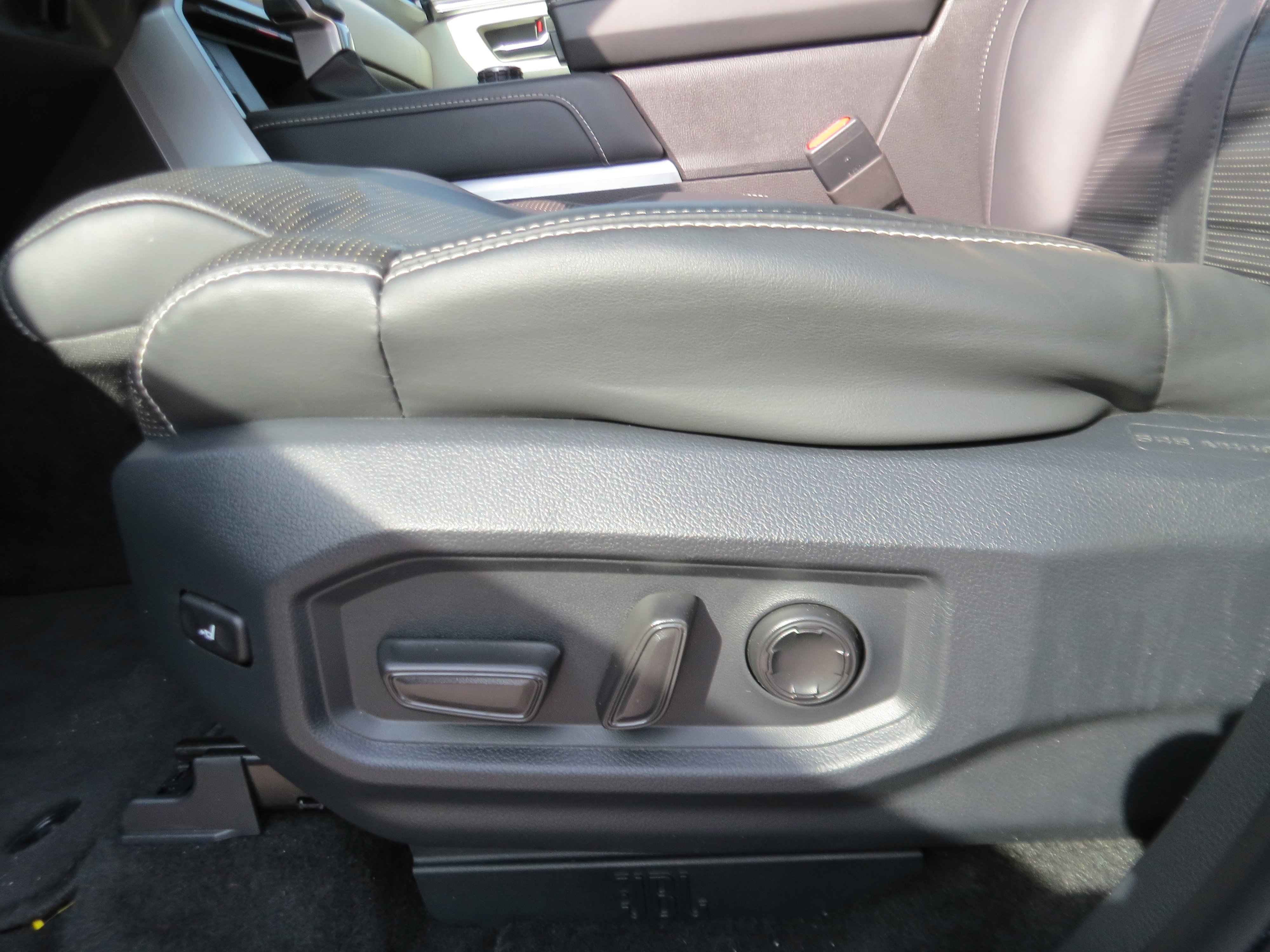 Used 2025  Toyota SR5 image 16