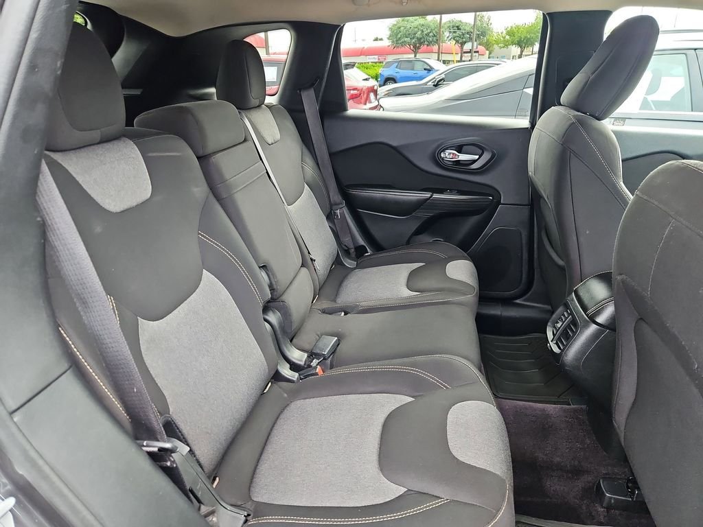 Used 2016 Granite Crystal Metallic Clearcoat Jeep Sport image 27